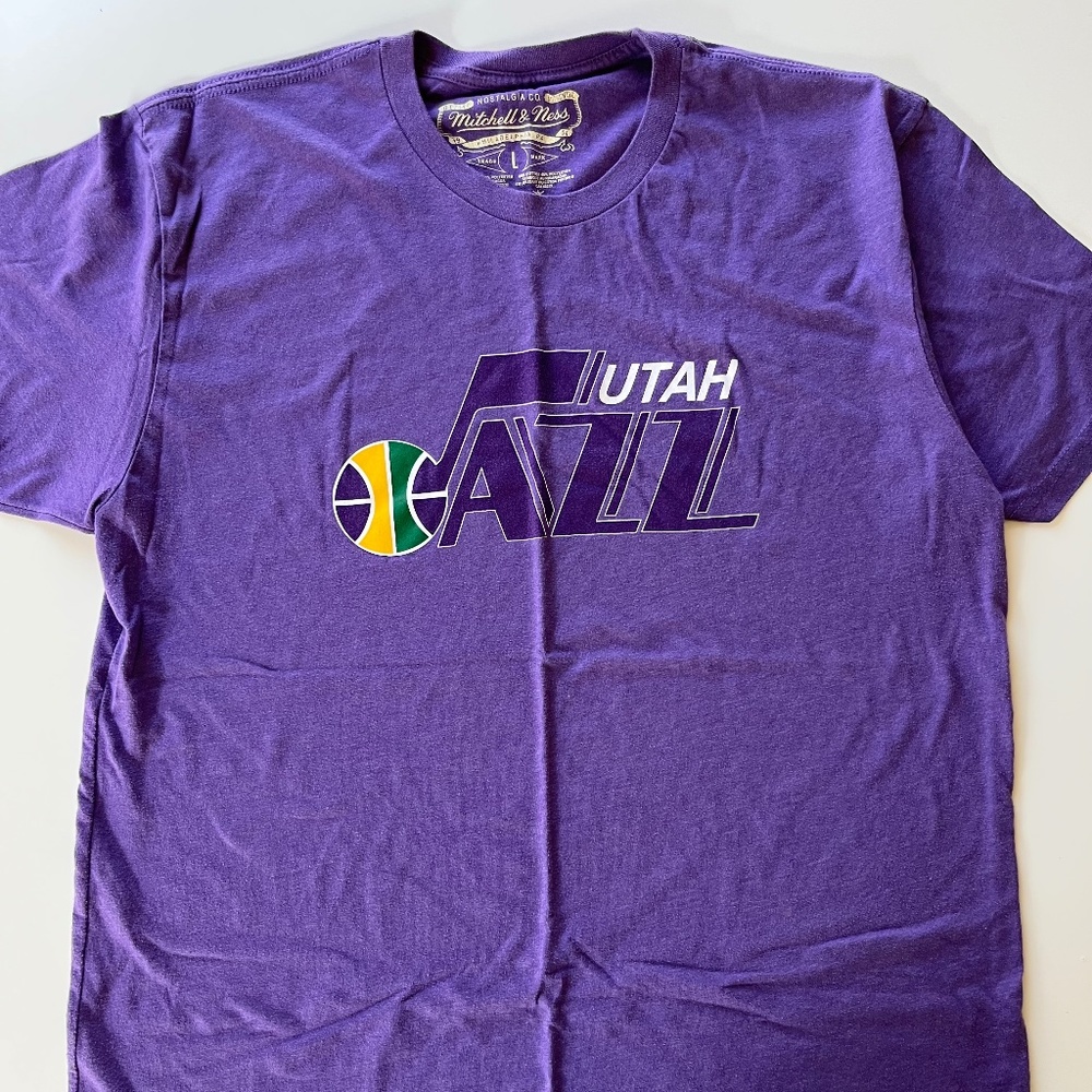 Utah Jazz throwback 1990s Logo Tee Shirt - Size Adult Large - Mitchell & Ness